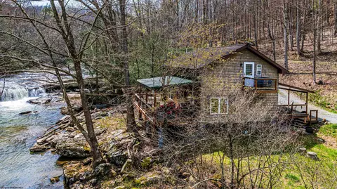 5078 Laurel Creek Rd, Moatsville, WV 26405