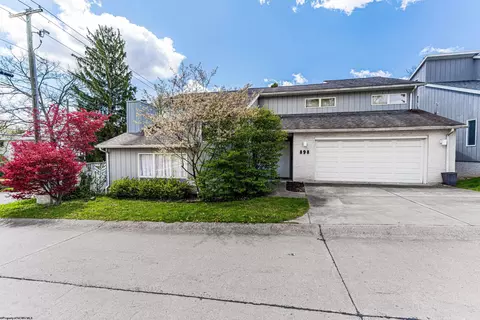 898 Stewart Pl, Morgantown, WV 26505