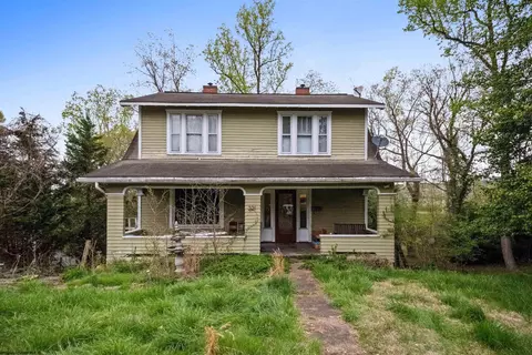 221 Sunset Dr, Charleston, WV 25301