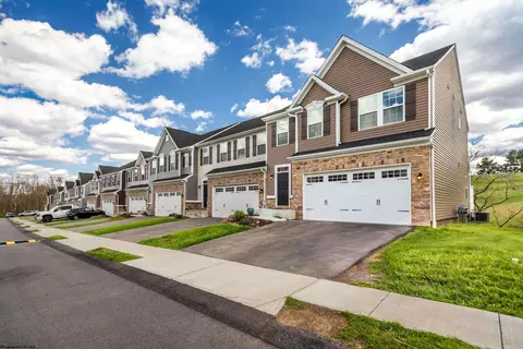 220 Stonehurst Dr, Morgantown, WV 26501