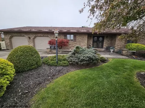 127 Fairlawn Dr, Buckhannon, WV 26201