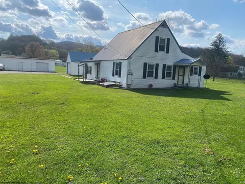 1352 Randolph Dr, Beverly, WV 26253