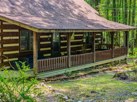 634 Windflower Dr, Terra Alta, WV 26764