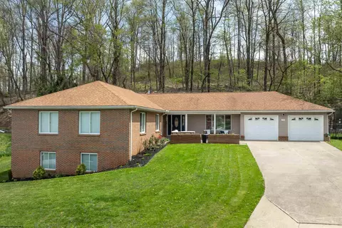 230 Poplar Dr, Morgantown, WV 26505