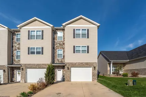 205 Red Oak Ln, Morgantown, WV 26501