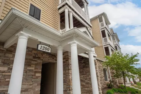 1218 Suncrest Vlg, Morgantown, WV 26505