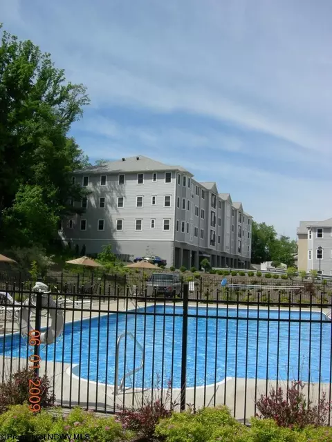 418 Fountain View Dr, Morgantown, WV 26505