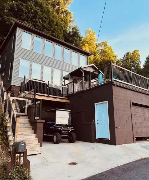 1934 Lake Floyd Cir, Bristol, WV 26426