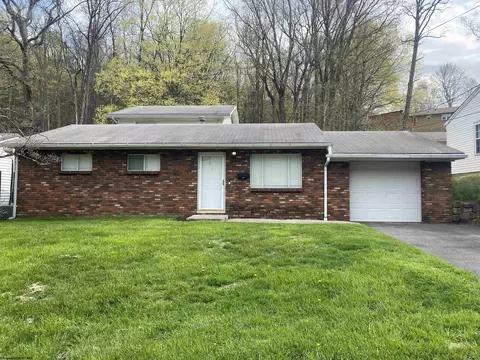 1241 Bellaire St, Fairmont, WV 26554
