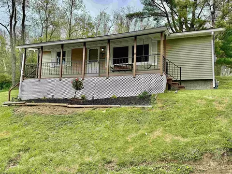 905 Marion Ave, Fairmont, WV 26554