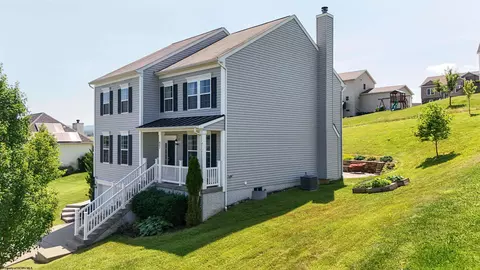 607 Hayfield St, Morgantown, WV 26508