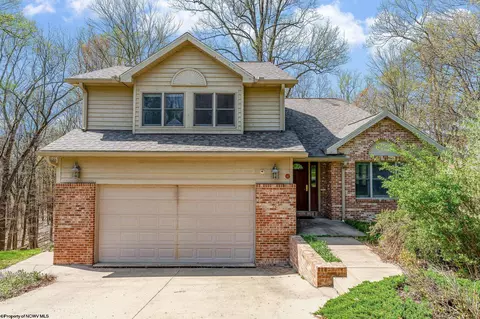14 Chasewood Ln, Morgantown, WV 26508