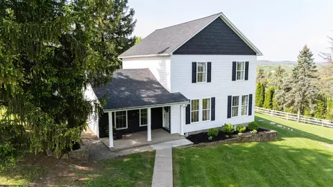 674 Pleasant Hill Rd, Morgantown, WV 26508