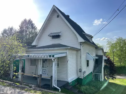 46 Grand Ave, West Union, WV 26456