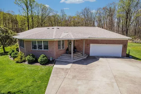 1040 Laurel Wood Dr, Morgantown, WV 26508