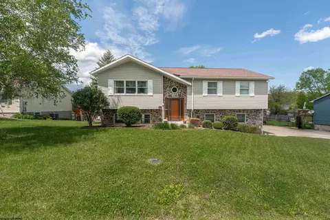 1095 Brooking Dr, Morgantown, WV 26508