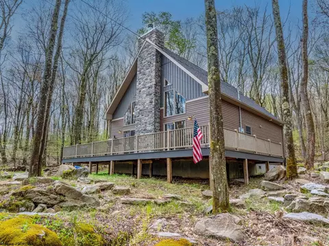 739 Aster Dr, Terra Alta, WV 26764