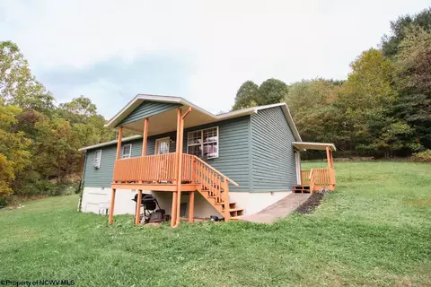 2081 Plum Run Rd, Mannington, WV 26582