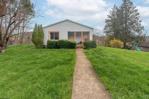 168 Highland Dr, Fairmont, WV 26554