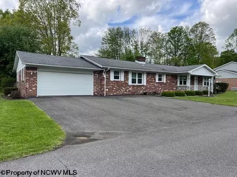 110 Sunset Dr, Elkins, WV 26241
