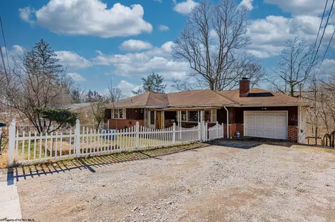 1114 Berwood Dr, Morgantown, WV 26505