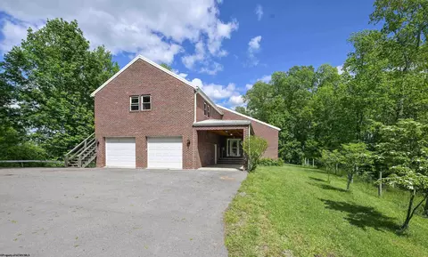 537 Coal Bank Hill Rd, Fairmont, WV 26554