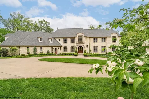 3906 Westlake Dr, Morgantown, WV 26508