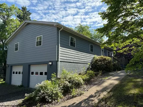 567 Burroughs St, Morgantown, WV 26505