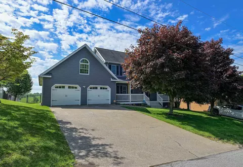 7012 Scenic View Dr, Fairmont, WV 26554