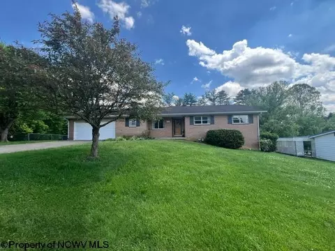 1601 Clifton Dr, Fairmont, WV 26554