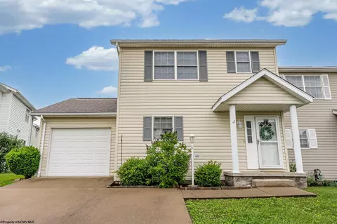 4032 Pinehurst Dr, Morgantown, WV 26505
