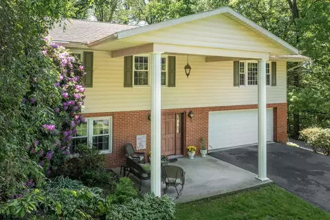 134 Pine Tree Ln, Morgantown, WV 26508