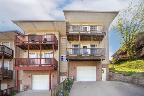 1452 Bergamot St, Morgantown, WV 26505
