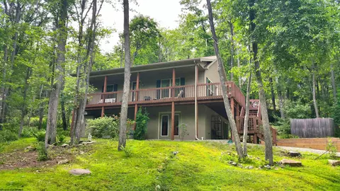 485 Redwood Dr, Terra Alta, WV 26764