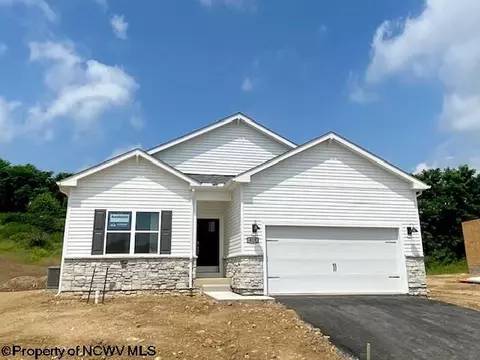 815 Bogey Ln, Maidsville, WV 26541
