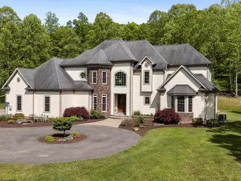 40 Briarwood Dr, Elkins, WV 26241