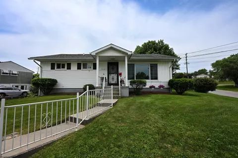 1497 Woodland Dr, Morgantown, WV 26505