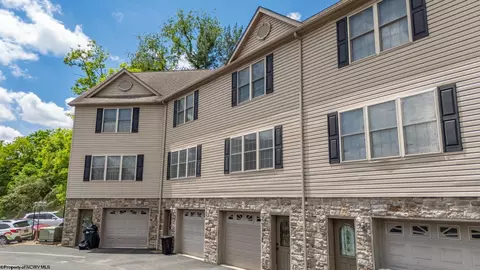 10 Pineview Pl, Morgantown, WV 26505