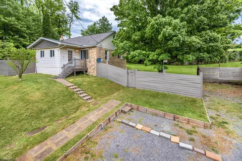 448 Pleasant Hill Ave, Morgantown, WV 26505