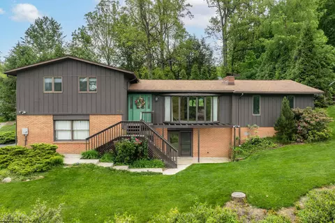 160 Poplar Dr, Morgantown, WV 26505
