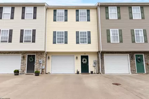 112 Eagle Dr, Maidsville, WV 26541