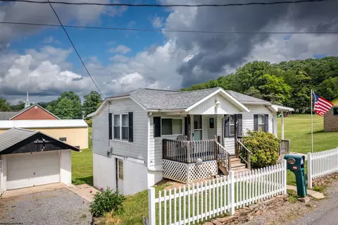 1501 Rose Ln, Fairmont, WV 26554