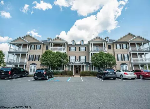 1318 Suncrest Vlg, Morgantown, WV 26505