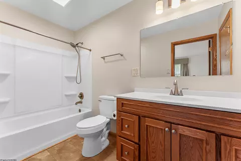 Bath - 433 Devon Rd, Morgantown, WV 26505 photo 2 of 3