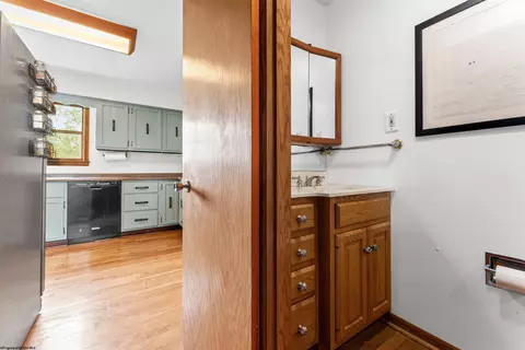 Bath - 433 Devon Rd, Morgantown, WV 26505 photo 1 of 3