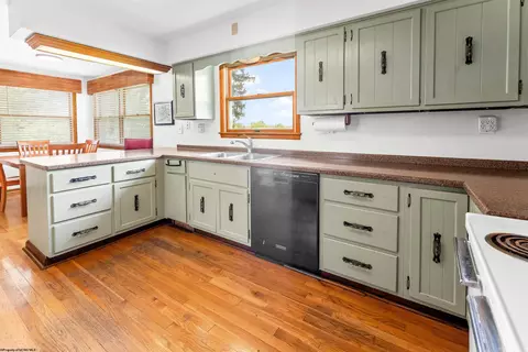 Kitchen - 433 Devon Rd, Morgantown, WV 26505 photo 1 of 3