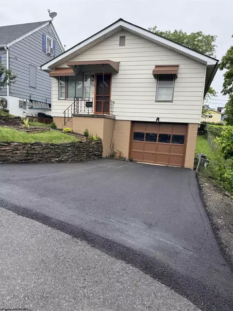 208 Buffalo Ave, Fairmont, WV 26554