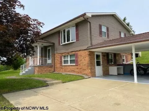 110 Logan Ln, Bridgeport, WV 26330