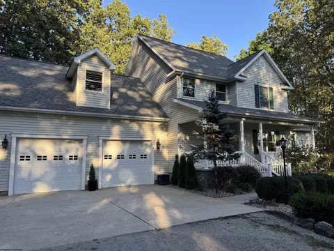 328 Wildwood Dr, Horner, WV 26372