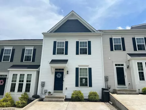 199 Falling Leaf Ln, Morgantown, WV 26501